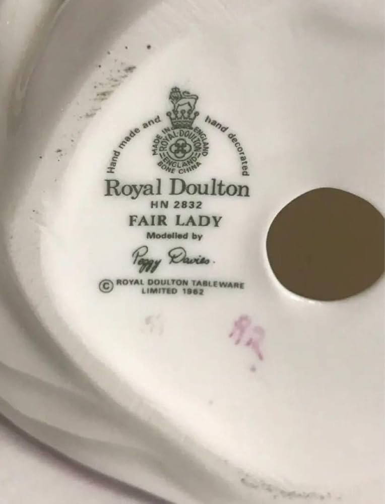 ロイヤルドルトン イギリス製 陶器製 人形 1962年作 Fair Lady ロイヤルドルトン イギリス製 陶器製 人形 1962年作 Fair Lady